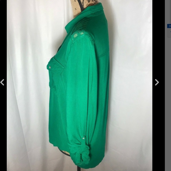 A&F Green Button Down Blouse Lace Shoulder Hi-Lo - Picture 2 of 6